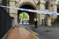 Britská policie označila útok nožem v Readingu za terorismus. Zemřeli při něm tři lidé