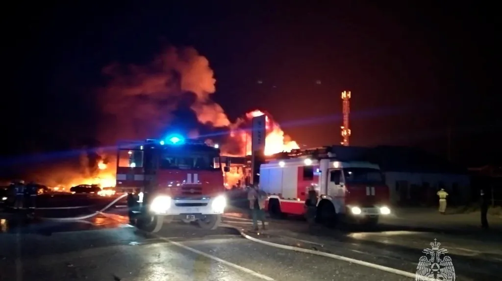 Požár po výbuchu benzinové stanice na předměstí Machačkaly