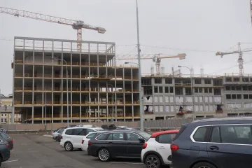 Vláda se neshoduje na zákonu proti bytové nouzi. Části koalice vadí noví úředníci
