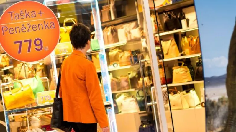 Ekonom: Domácnosti se přestaly bát utrácet