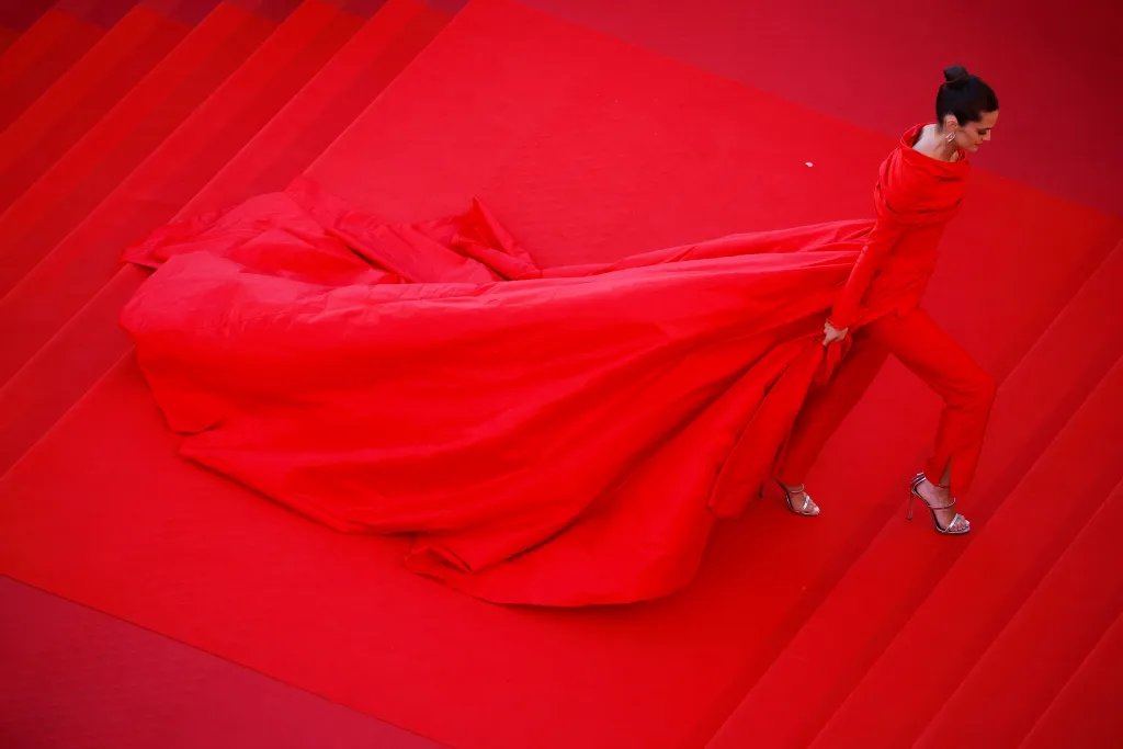V Cannes odstartoval 74. ročník slavného filmového festivalu. Do francouzského města zavítaly hollywoodské i domácí hvězdy. Velký ohlas vzbudil například film Annette