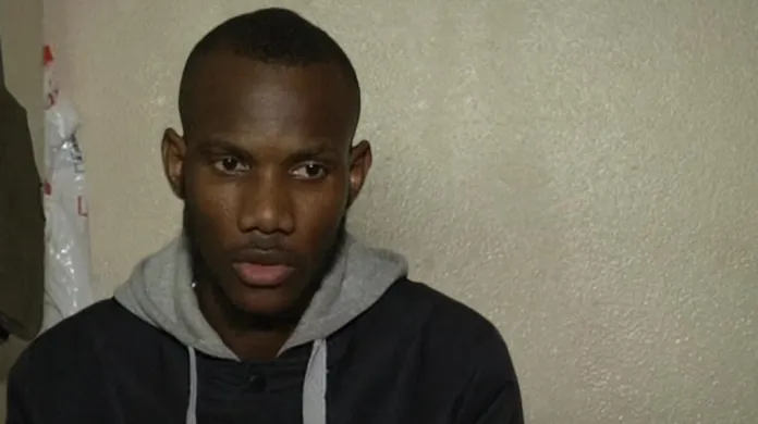 Lassana Bathily na záběrech po útoku v košer prodejně