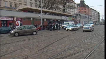 Dva lupiči přepadli směnárnu v centru Brna, zranili směnárníka