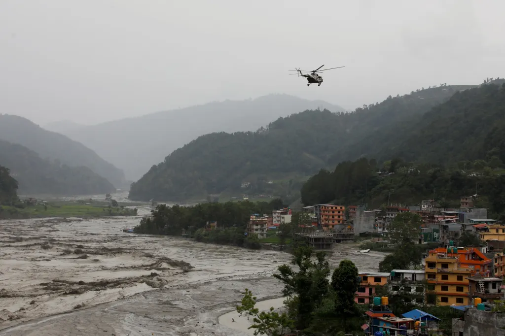 Monzunové deště v Bhútánu rozvodnily řeky v nepálské oblasti Sindhupalchok