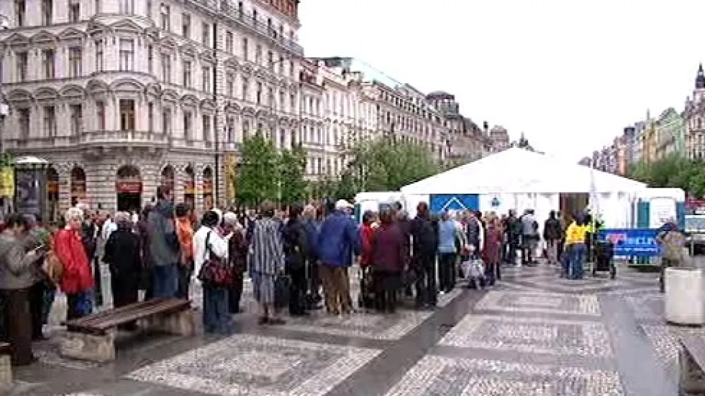 Fronta před stanem proti melanomu