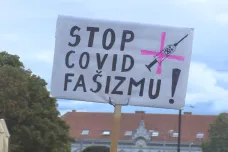 V Košicích a Bratislavě protestovali odpůrci vlády. Neočkovaní jsou občané druhé kategorie, kritizoval Fico