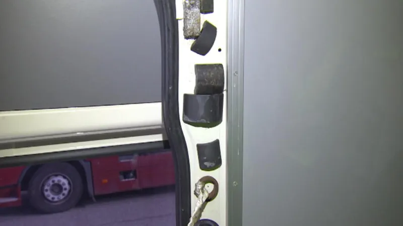 Sbírka magnetů zabavených v kamionech