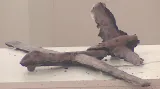 Jeden z čokoládových dronů po výbuchu