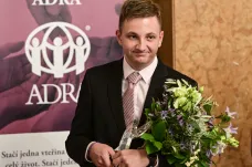 Cenu Michala Velíška získal mladík, který pomohl motorkáři po vážné dopravní nehodě