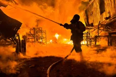 Rusové dál útočí na Charkovskou oblast. Ukrajinské úřady hlásí nejméně dva mrtvé a rozsáhlý požár
