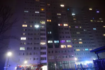 Po požáru výškového domu v Berlíně zemřelo dítě