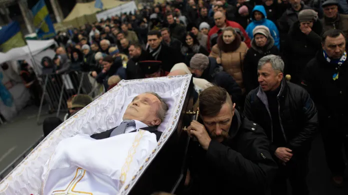 Pohřeb jedné z obětí ukrajinských nepokojů