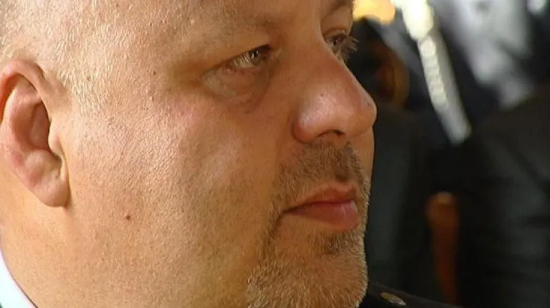 Lessy: Policie se musí snažit zbavit tlaku vlivných lidí