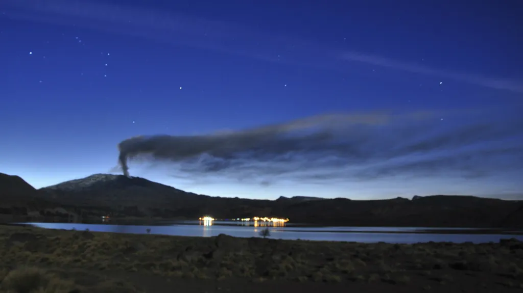 Doutnající sopka Copahue