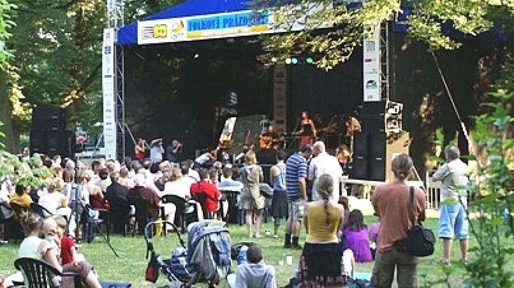 Festivalová scéna v podzámčí