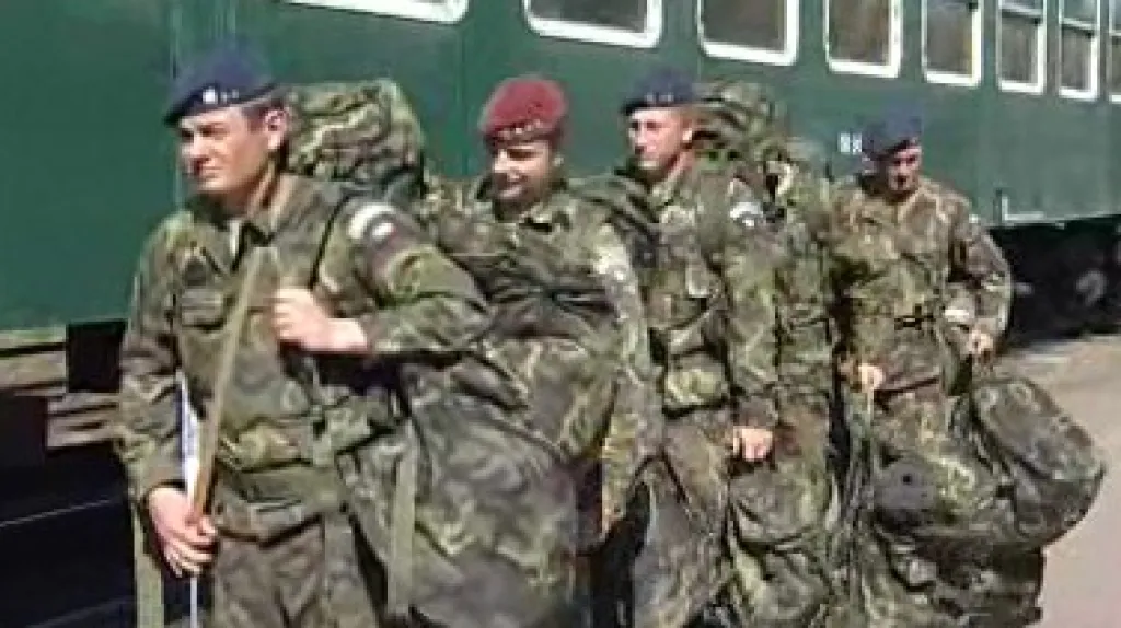 Pětice mužů, která byla cvičně mobilizována