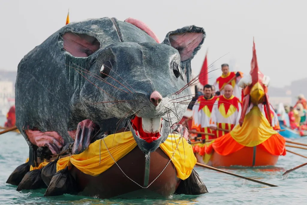 V Benátkách začal tradiční karneval, jeho letošním motivem je „láska“