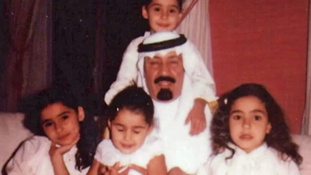 Král Abdalláh se svými dcerami