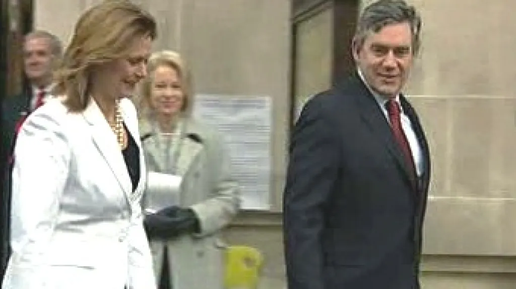 Britský premiér Gordon Brown s manželkou Sarah