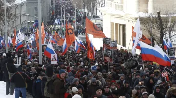 Tisíce lidí v Moskvě uctily památku zavražděného politika Němcova