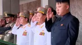 Kim Čong-un se rád ukazuje na vojenských přehlídkách