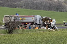 Kamion na Teplicku smetl lidi, kteří pracovali na silnici, tři zemřeli