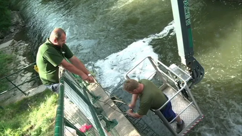 Bezpečnostní opatření na jezu