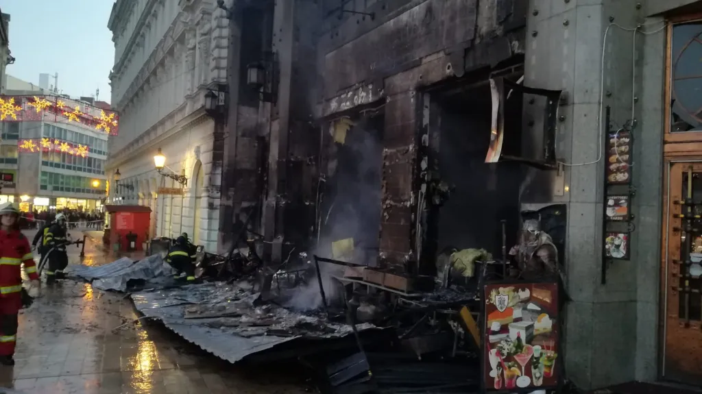 V Bratislavě hořely vánoční trhy