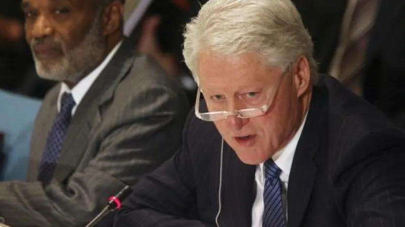 René Preval a Bill Clinton na dárcovské konferenci pro Haiti