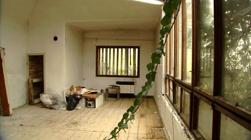 Zchátralý ateliér Hany Wichterlové