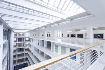Poplatnost době, nebo generační nepochopení? Umělci se přou o podobu institucí