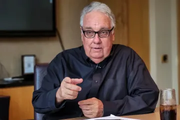 Buffett varuje před ochabnutím zájmu USA o Ukrajinu, „únava“ z války roste i v dalších zemích