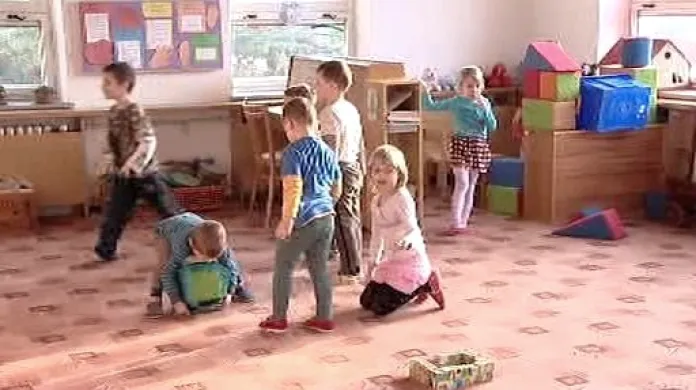 Děti si hrají v mateřské školce