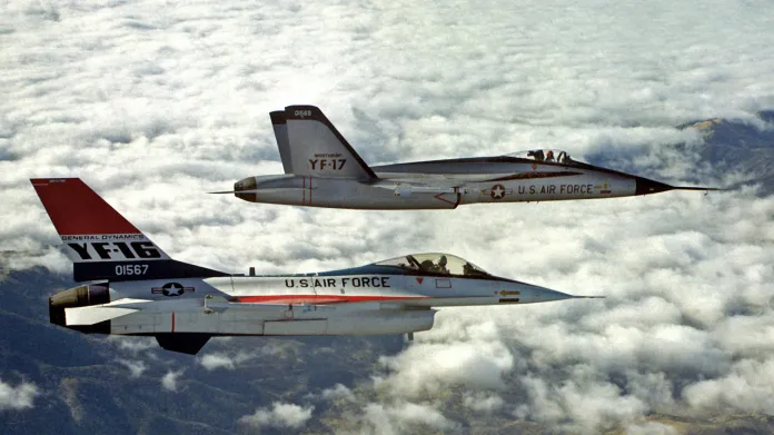 Konkurenční prototypy YF-16 a YF-17