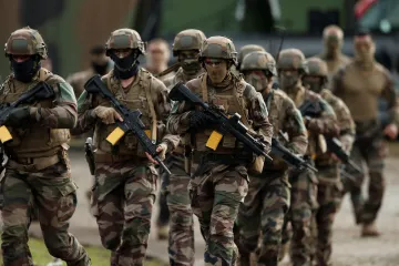 Francouzští vojáci vydali druhý otevřený dopis vládě, kritizují ustupování islamismu