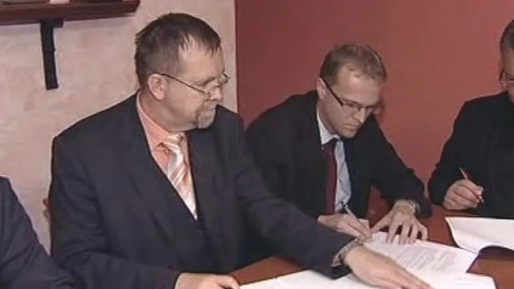 Podpis koaliční smlouvy v Pardubickém kraji