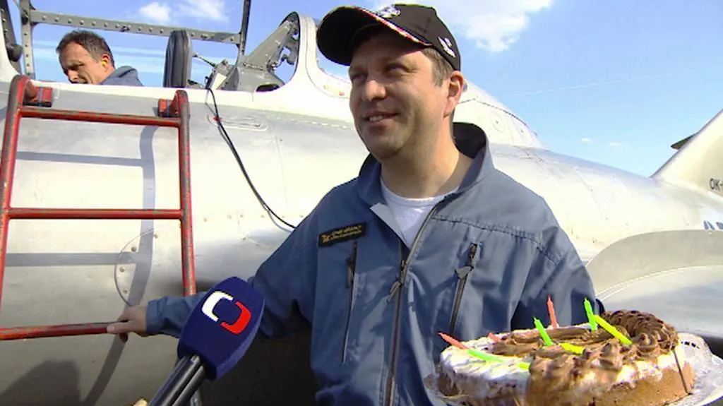 MIG 15 slavil 60, svíčky sfoukl turbínou