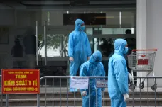 Pandemie ve světě: Největší vietnamské město se uzavírá, Brazilci protestovali proti Bolsonarovi