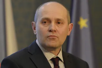 Služební zákon se zatím nejvíc projevil na stabilizaci státní správy, říká „superúředník“ Postránecký