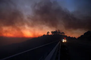 Hasiči na západě Turecka bojují s rozsáhlým požárem