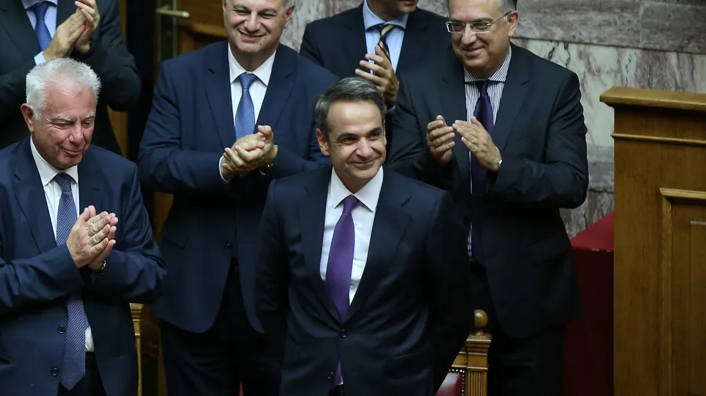 Kabinet Kyriakose Mitsotakise dostal důvěru