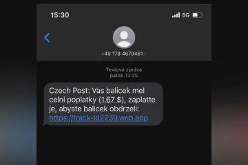Podvodných zpráv o zásilkách před Vánocemi přibývá. Nereagujte na podezřelé SMS nebo e-maily, radí dopravci
