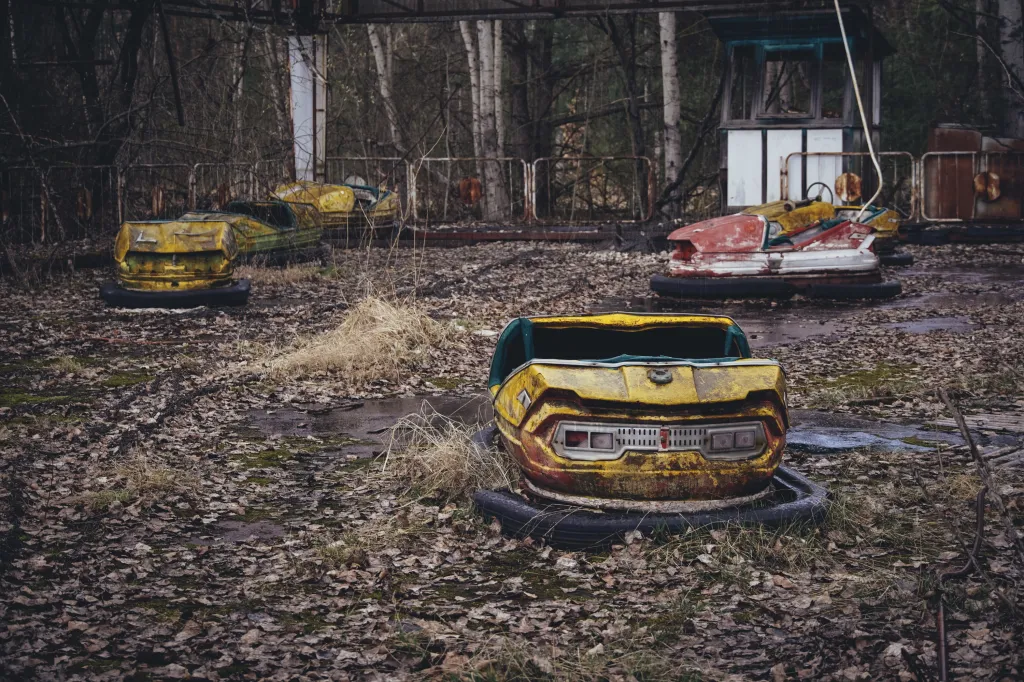 Autíčka v zábavním parku se svých návštěvníků nikdy nedočkala