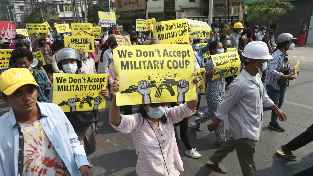 Protestující v Myanmaru vyrazili do ulic