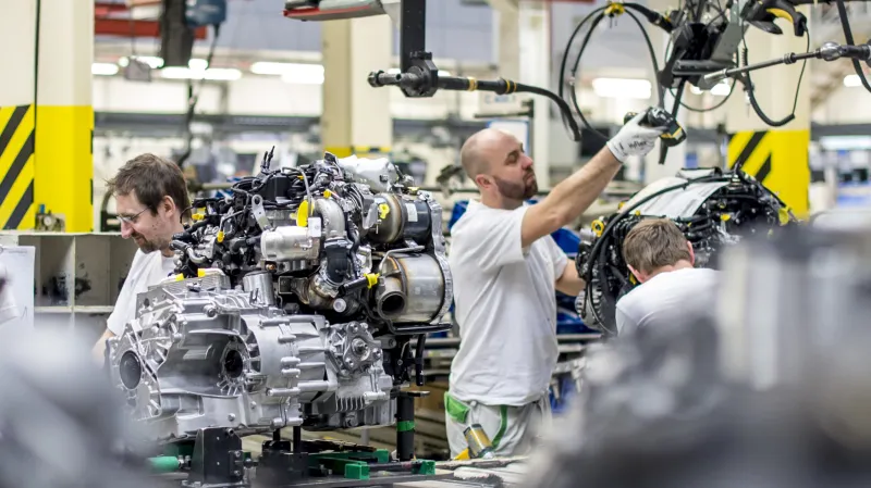 Práce na montážní lince Škody Auto