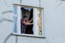 Zelenskyj viní Rusy z válečných zločinů. Útočníci vyzvali ukrajinské síly v Mariupolu, aby se vzdaly