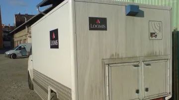 Vůz bezpečnostní agentury Loomis