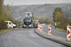 Silničáři finišují s opravou vytížené silnice u Uherského Brodu. Hotovo bude na konci října