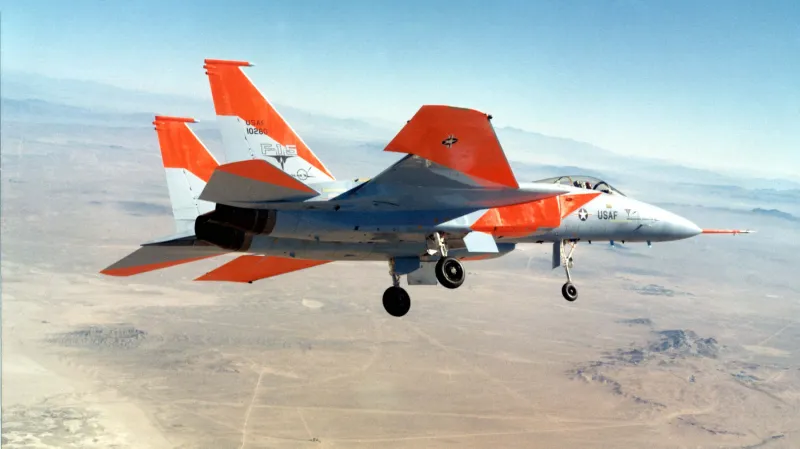 27. července 1972 se první prototyp F-15-A vznesl k nebi z Edwardsovy vojenské základny v Kalifornii.