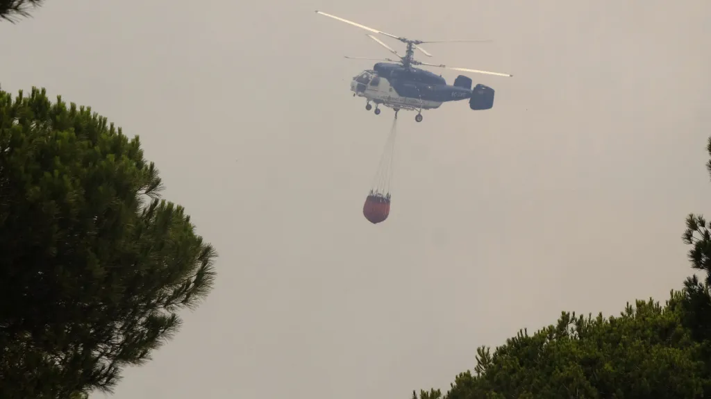 Hasičský vrtulník v jižním Španělsku